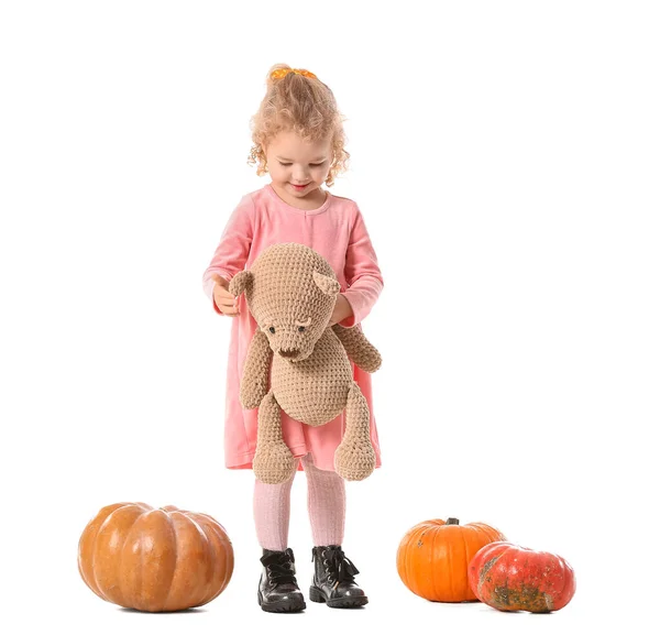 Linda Niña Con Oso Peluche Calabazas Sobre Fondo Blanco —  Fotos de Stock