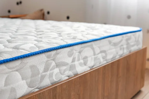 Matelas Orthopédique Moderne Sur Lit Dans Chambre — Photo