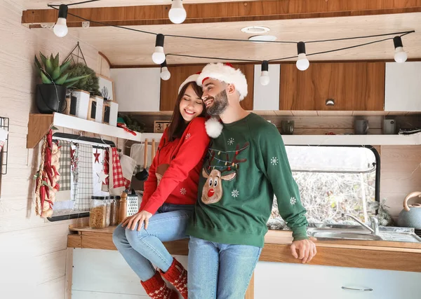 Happy Couple Motorhome Christmas Eve — Stock Photo, Image