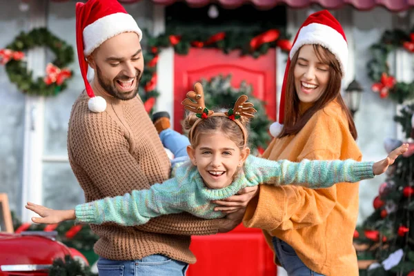 Happy Family Celebrating Christmas Outdoors — Stock Photo, Image