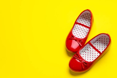 Renkli küçük kız ayakkabıları