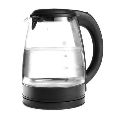 Beyaz arkaplanda şeffaf elektrikli su ısıtıcısı