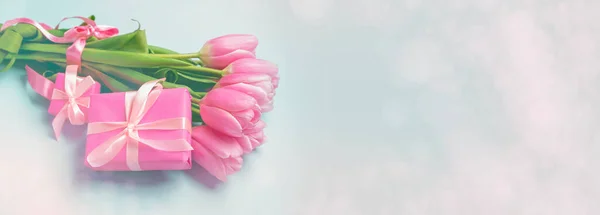 Gift Box Bouquet Beautiful Tulips Light Background — Stock Photo, Image