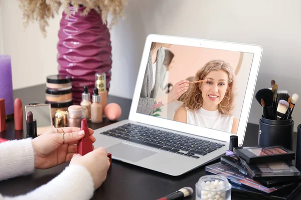 Subscriber Table Watching Channel Professional Beauty Blogger — Stock Photo, Image