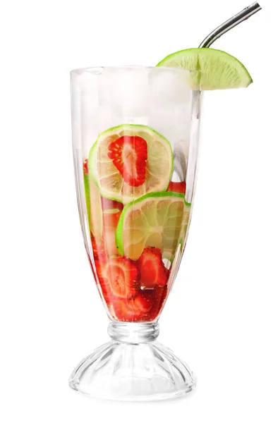 Glas Lekkere Aardbeien Mojito Witte Achtergrond — Stockfoto