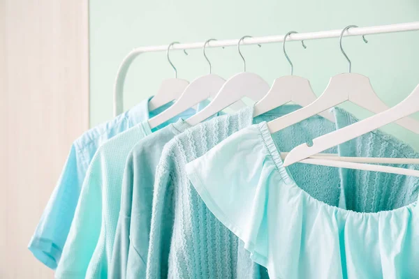 Rack Clothes Color Wall — Stock Photo, Image