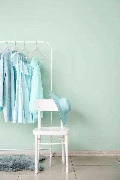 Rack Clothes Chair Color Wall — Stock Photo, Image