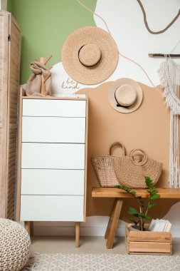 Modern koridorun şık iç tasarımı