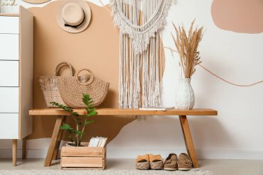 Modern koridorun şık iç tasarımı