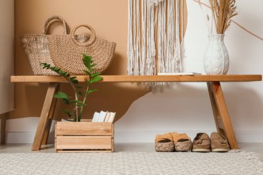 Modern koridorun şık iç tasarımı