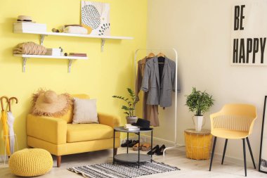 Modern koridorun şık iç tasarımı