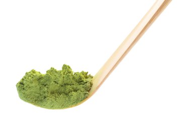 Beyaz arka planda kibrit çay tozu ile Chashaku