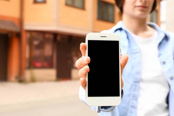 Woman Holding Smart Phone Outdoors — Stock Photo, Image