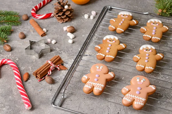 Christmas Composition Gingerbread Cookies Grunge Background — Stock Photo, Image