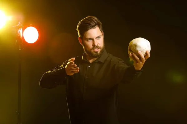 Male Actor Human Skull Stage — Stock Photo, Image