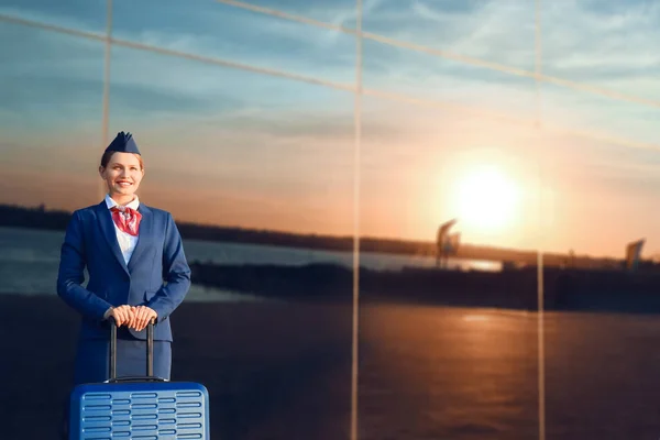 Young Stewardess Luggage Outdoors — Stock Photo, Image