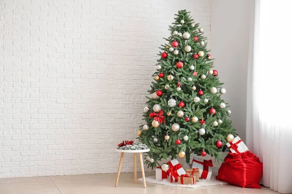 Interior Living Room Santa Bag Gifts Beautiful Christmas Tree — Foto de Stock