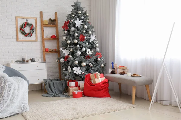 Interior Quarto Moderno Com Saco Santa Guloseimas Árvore Natal — Fotografia de Stock