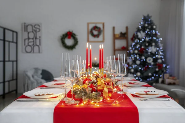 Beautiful Table Setting Christmas Decorations Home Evening — Stock Photo, Image