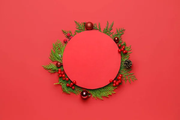Hermosa Composición Navidad Con Tarjeta Blanco Sobre Fondo Color — Foto de Stock