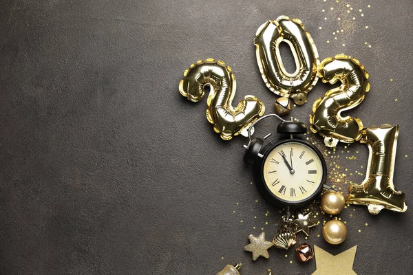 New Year Composition Clock Figure 2021 Dark Background — Stock Photo, Image