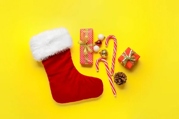Σύνθεση Χριστουγεννιάτικη Κάλτσα Χρώμα Φόντο — Φωτογραφία Αρχείου