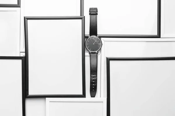 Armbanduhr Mit Rahmen Auf Weißem Hintergrund — Stockfoto