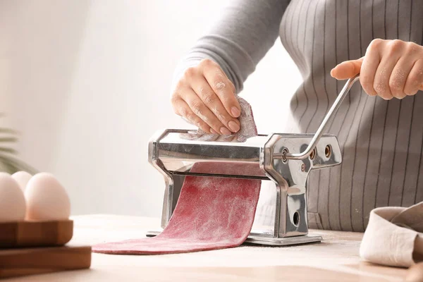 Woman Making Dough Pasta Machine Table — Stock Photo, Image
