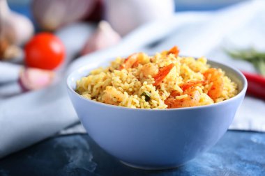 Lezzetli pilavlı kase.