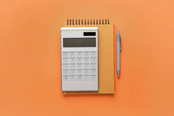 デジタル計算機 ノートブック ペンの色背景 — ストック写真