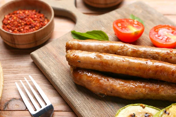 Wooden Board Delicious Grilled Sausages Vegetables Closeup — Stock Photo, Image