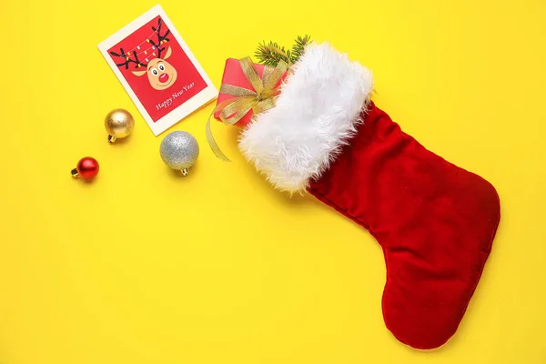 Komposition Mit Weihnachtssocke Auf Farbigem Hintergrund — Stockfoto