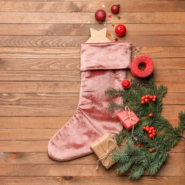 Σύνθεση Χριστουγεννιάτικη Κάλτσα Ξύλινο Φόντο — Φωτογραφία Αρχείου