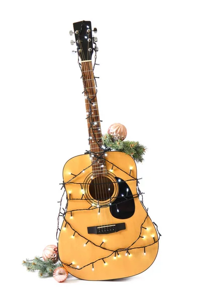 Guitare Avec Lumières Noël Décor Sur Fond Blanc — Photo