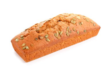 Beyaz arka planda lezzetli balkabağı turtası