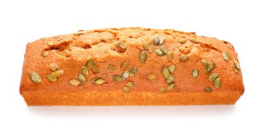 Beyaz arka planda lezzetli balkabağı turtası