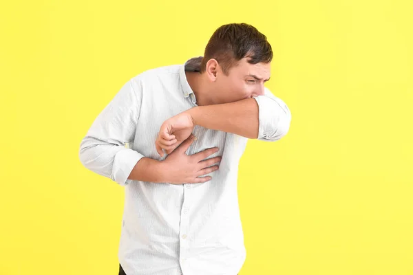 Coughing Young Man Color Background — Stock Photo, Image