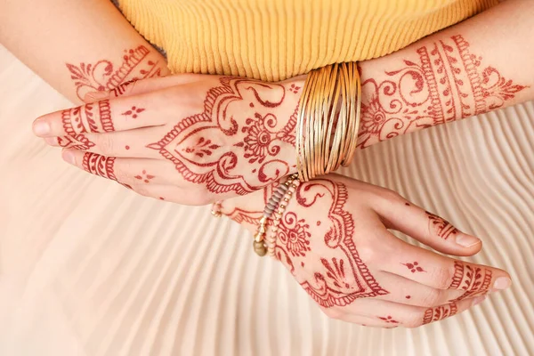 Beautiful Woman Henna Tattoo Hands Closeup — Stock Photo, Image