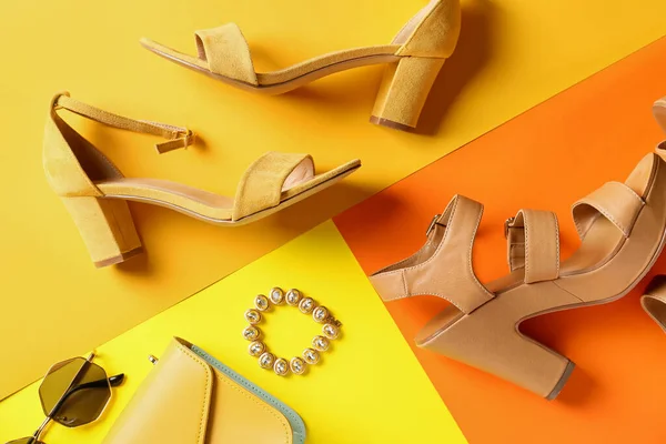 Женская Обувь Аксессуары Цветном Фоне — стоковое фото