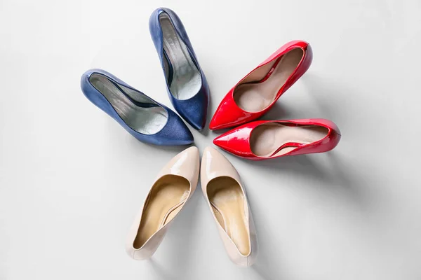 Sapatos Femininos Fundo Branco — Fotografia de Stock