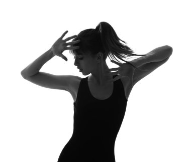 Beyaz arka planda güzel genç bir kadının silueti.