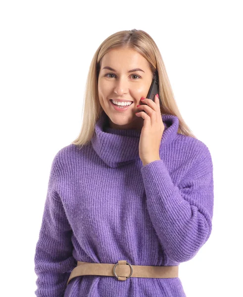 Красивая Молодая Женщина Разговаривает Мобильному Телефону Белом Фоне — стоковое фото