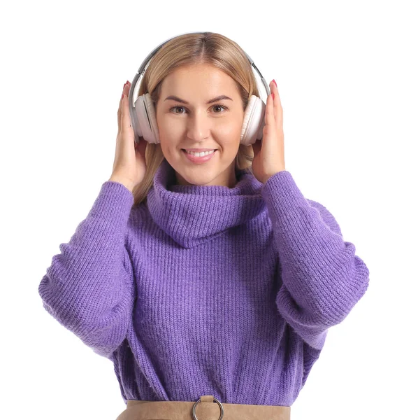 Mooie Jonge Vrouw Luisteren Naar Muziek Witte Achtergrond — Stockfoto