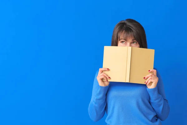 Beautiful Mature Woman Reading Book Color Background — Stock Photo, Image