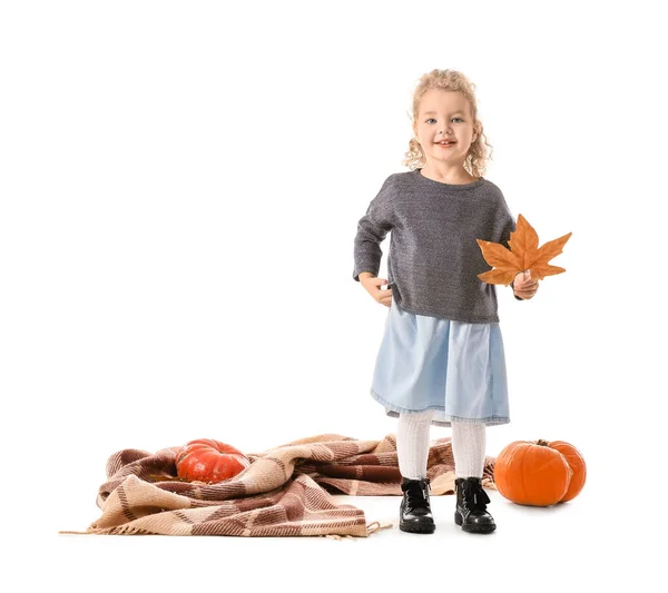 Schattig Klein Meisje Met Pompoenen Witte Achtergrond — Stockfoto