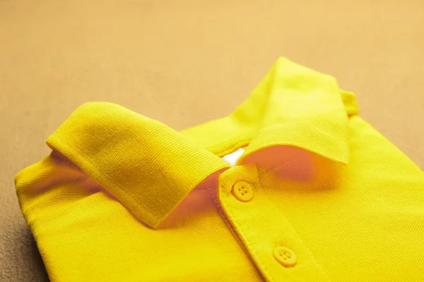 Новая Мужская Рубашка Цветном Фоне Крупный План — стоковое фото