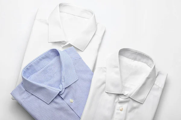 Camisas Hombre Nuevo Sobre Fondo Blanco — Foto de Stock