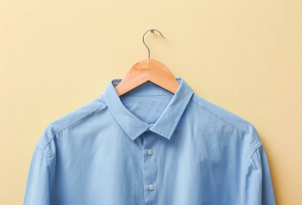 Стильная Мужская Рубашка Цветном Фоне Крупный План — стоковое фото