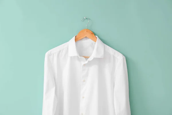 Camisa Masculina Elegante Fundo Cor Close — Fotografia de Stock
