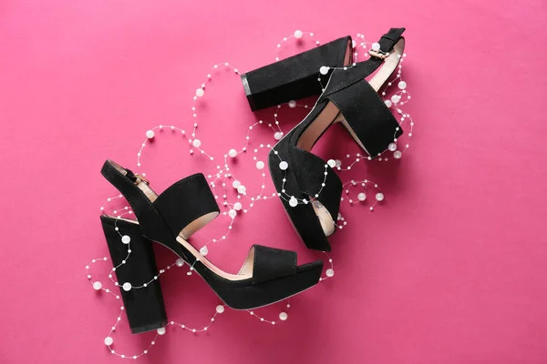 Sapatos Femininos Elegantes Fundo Cor — Fotografia de Stock